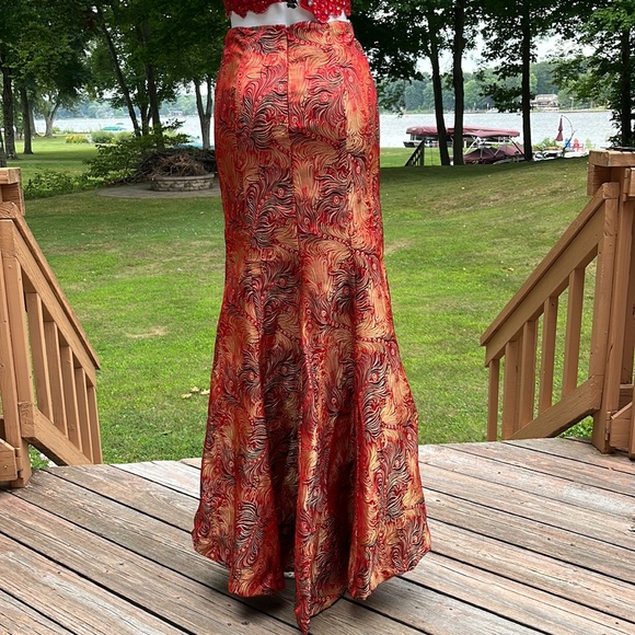 Gorgeous Tiffany 2-piece gemmed gown 6 - Picture 6 of 16